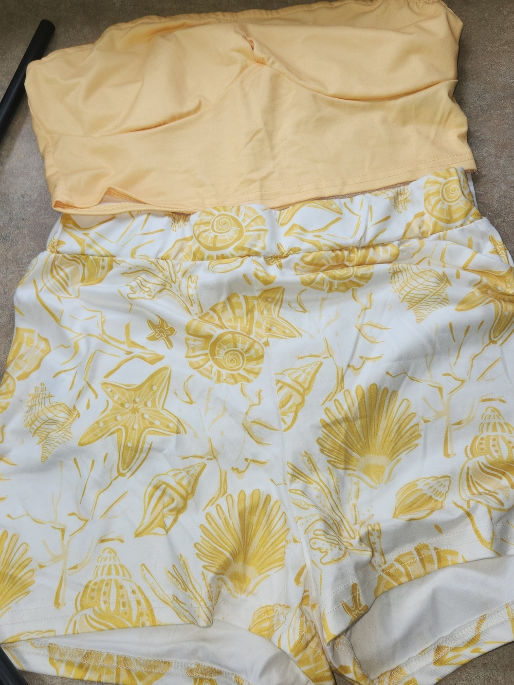 SHEIN Yellow Shell-Print High Waist Shorts& Top